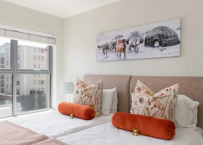 The Paragon Urbane Centrally Located, Modern Comforts
