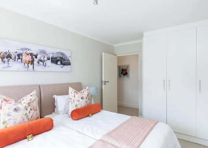The Paragon Urbane Centrally Located, Modern Comforts