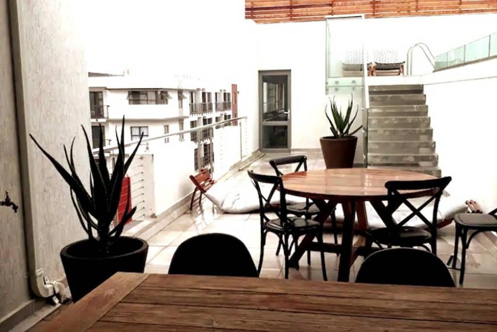 The Paragon Urbane Centrally Located, Modern Comforts Apartment Kapstadt