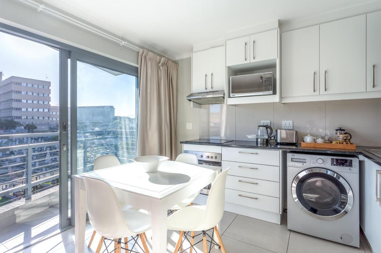 The Paragon Urbane Centrally Located, Modern Comforts *