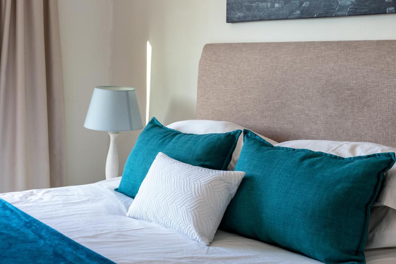 The Paragon Urbane Centrally Located, Modern Comforts Apartment *