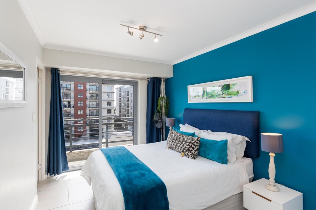 Apartment The Paragon Urbane Centrally Located, Modern Comforts *