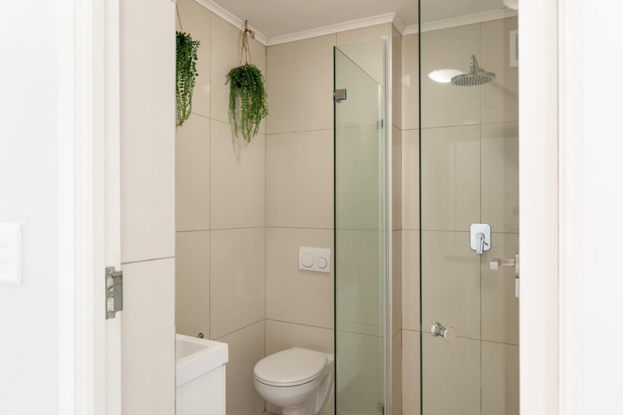 The Paragon Urbane Centrally Located, Modern Comforts Apartment *